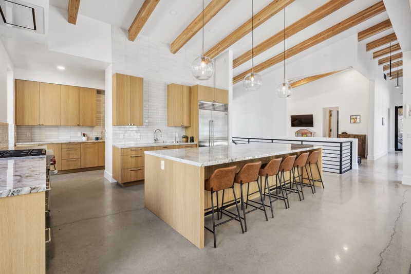 Kitchen with walk-in pantry and counter seating